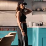 adidas Essentials 3-Stripes Lifestyle Woven Parachute Pants Γυναικείο Παντελόνι Μαύρο